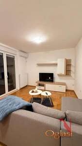 CENTAR  ŽELEZNICKA NOV NAMESTEN STAN 400E