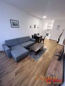 * * * DVOSOBAN STAN SQUARE GARDEN-U * * *