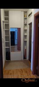 Izdajem novi moderno namešten stan 100m od centra grada