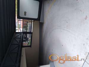 Izdajem 2 garažna mesta