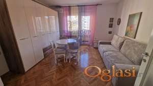 Izdaje se garsonjera na Grbavici, površine 24m².