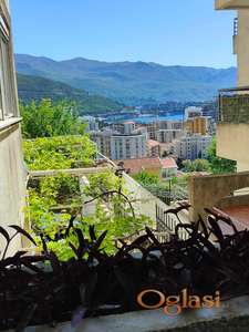 Moderan, uknjižen stan sa pogledom na more