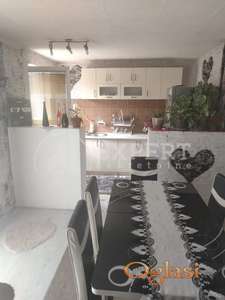 Porodična dvospratna kuća u Brzom Brodu