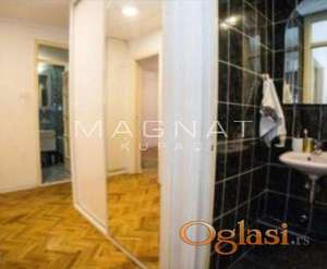 Centar - parking - kod spomenika Stefanu Nemanji ID#5621