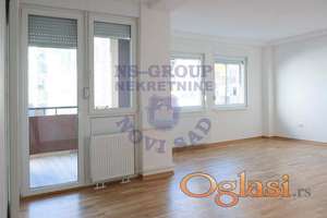 Izdaje se prazan dvosoban stan površine 55 m² na Bulevaru oslobođenja