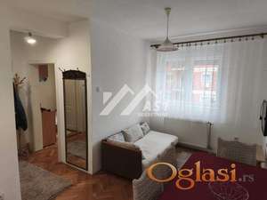 Izdajem jednoiposoban stan u Centru parkingu dvorištu zgrade !!! ID#6079