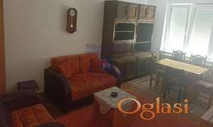 Jednosoban, Detelinara