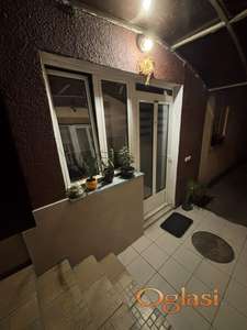 Na prodaju četvorosoban stan u Mladenovcu — blizu centra, sa parkingom