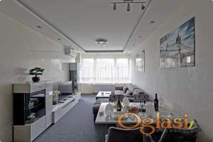 LUKSUZNO OPREMLJEN DVOSOBAN STAN SA GARAŽNIM MESTOM - RADNIČKA ULICA