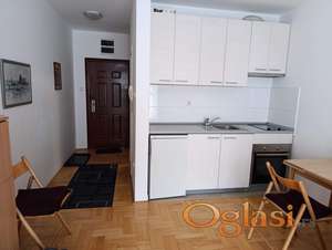 Izdajem namestenu garsonjeru