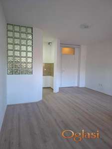 Lepa garsonjera u blizini keja