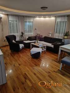 Na prodaju trosoban stan