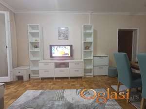 KOMPLETNO NAMEŠTEN I OPREMLJEN RENOVIRAN DVOIPOSOBAN STAN