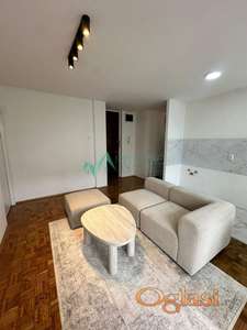 Retko u ponudi – renoviran trosoban stan na Limanu 4