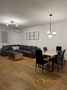 Bulevar Evrope, troiposoban,sa parkingom!