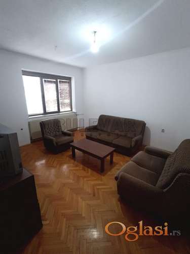 Izdaje se odličan dvosoban stan kao poslovni prostor u Dušanovoj ulici, 55m2
