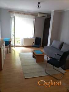 Izdajem komforan lepo namešten jednosoban stan na Grbavici