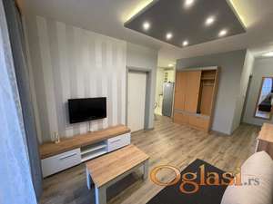 Dvosoban renoviran stan-Bulevar Cara Lazara-40m2-400e