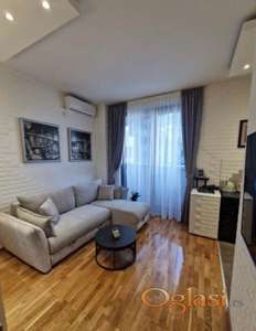 LUX GARSONJERA U PUPINOVOJ PALATI