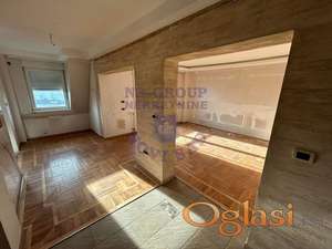 Prodaje se prostoran stan na Sajmu