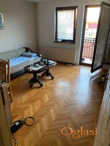 Izdajem namešten dvoiposoban stan u centar Niš