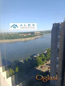 Trosoban stan sa pogledom na ceo grad na najtraženijoj gradskoj lokaciji