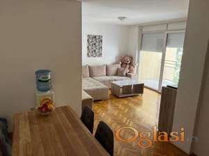 Namešten stan na Grbavici, udaljen samo 2 km od centra grada