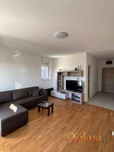 Nov namešten stan sa parking mestom u ceni!