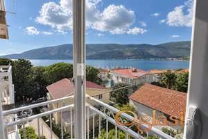 Dvosoban stan na prodaju na Toploj 1, Herceg Novi – 57 m², pogled na more
