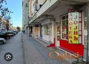 Izdajem ulični lokal u Novom Sadu