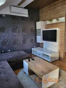 NOVI SAD - CENTAR - 57m2 - 400 evra