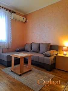 Garsonjera sa novim nameštajem