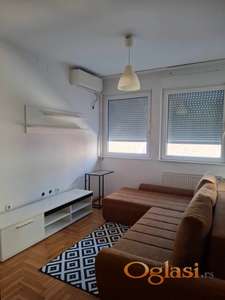 Izdvajamo!!!Garsonjera u blizini Futoške pijace 25m2-250e!!!