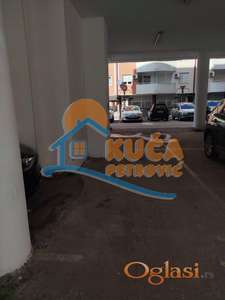 Izdaje se garažno mesto u centru grada, 14m2