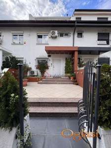 Privatnost. Kompletno nameštena. Garaža 35m2