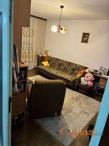 Petrovaradin - na prodaju dvosoban stan za renoviranje - 105.000 eura