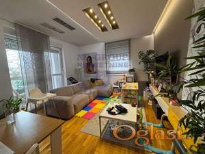 Odličan trosoban stan u Sremskoj Kamenici.