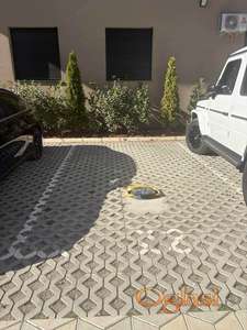 PARKING MESTO NA GRBAVICI HOPOVSKA ULICA, KOD CRKVE