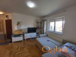 Izdajem dvoiposoban stan na početku Adica