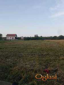 Građevinski plac 16 ari – Umka – sva infrastruktura