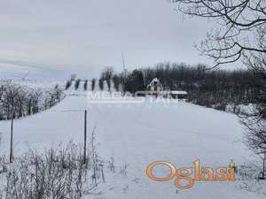 Plac 107ari, blizu Devojačkog bunara