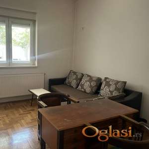 Prostran dvosoban stan u blizini Bulevara Oslobođenja, 42m2