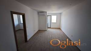 Nov Jednoiposoban Stan U Blizini Trga U Rumi, Podno Grejanje I Klima