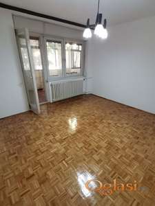 Dvosoban delimično renoviran stan,Janka Čmelika-66m2-320e