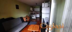 GRBAVICA  30m2 GARSONJERA, UKNJIŽENA, USELJIVA