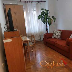 BULEVAR JEDNOIPOSOBAN NAMESTEN 300E USELJIVO ODMAH