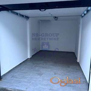 Izdaje se garaža površine 14m², pogodna za parkiranje vozila ili kao manji skladišni prostor. Troškovi su veoma niski – račun za struju je minimalan.