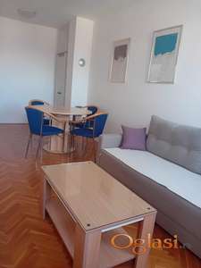 NAMESTEN DVOSOBAN STAN U CENTRU, PARKING