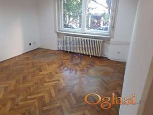 Odmah useljiv, polunamešten stan na najtraženijoj lokaciji.