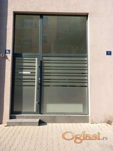 ULIČNI LOKAL  U NOVOJ ZGRADI NA ODLIČNOJ LOKACIJI